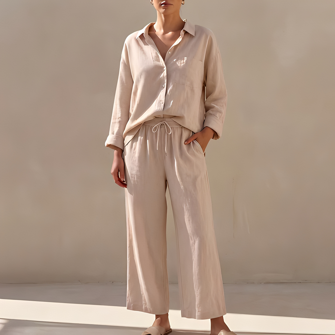Conjunto feminino chique com camisa abotoada e calça larga. Ideal para moda verão, casual e confortável.