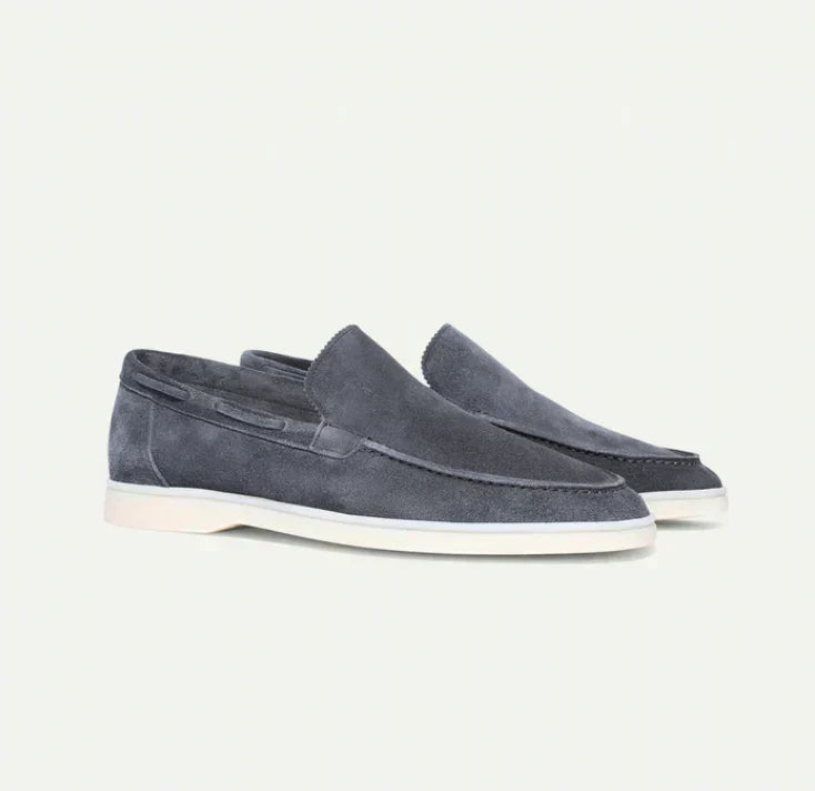 Sapatos mocassins masculinos em camurça azul marinho, calçado elegante e versátil para moda homem.