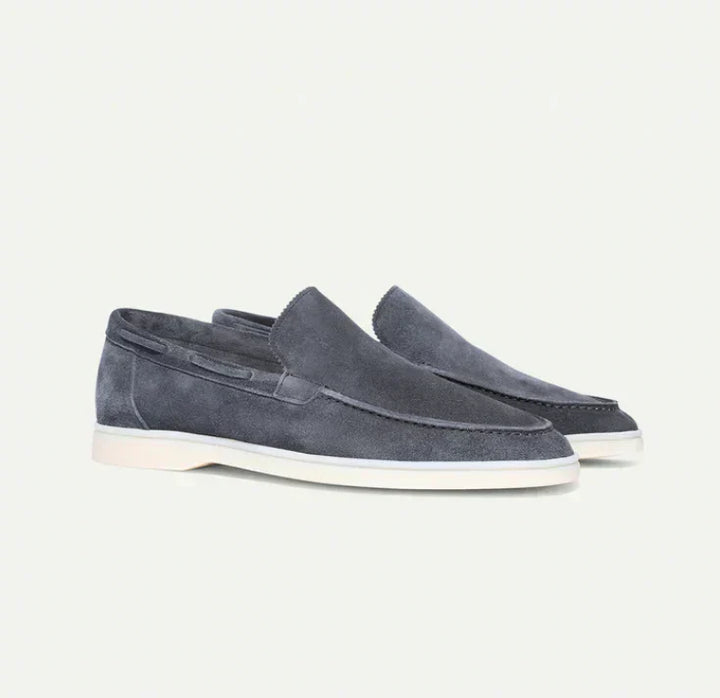 Sapatos mocassins masculinos em camurça azul marinho, calçado elegante e versátil para moda homem.