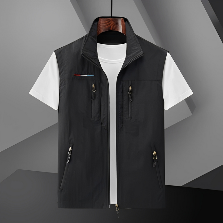 Colete masculino casual e moderno para o dia a dia. Peça versátil de roupa masculina sem mangas, ideal para um estilo confortável.