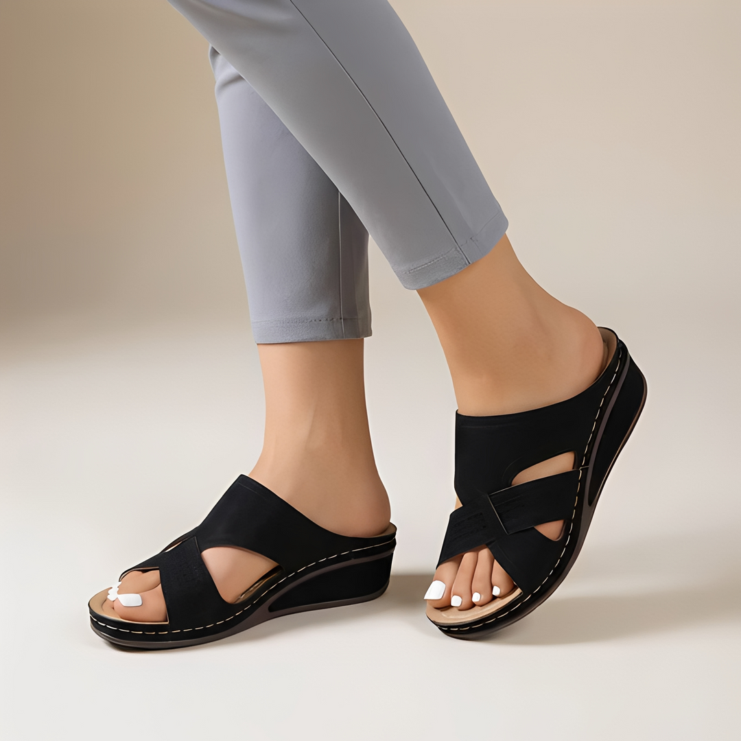 Sapatos de verão femininos Oddette com tiras e bico aberto. Sandálias confortáveis para um look casual e chic.