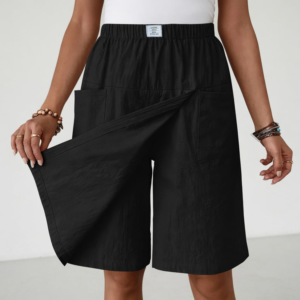 Saia-calção feminina envolvente com bolso lateral e cintura elástica, proporcionando conforto e estilo para o dia a dia.