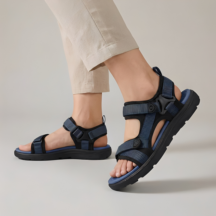 Sandálias masculinas duráveis para outdoor, com estabilidade e tração, ideais para caminhada e lazer no verão.