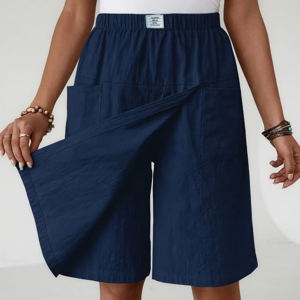 Saia-calção feminina envolvente para verão, perfeita para moda casual. Oferece estilo e conforto com design versátil.