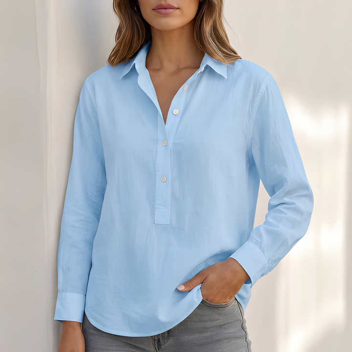 Blusa feminina de verão com gola V, punhos e design elegante. Perfeita para conforto e estilo em qualquer ocasião.