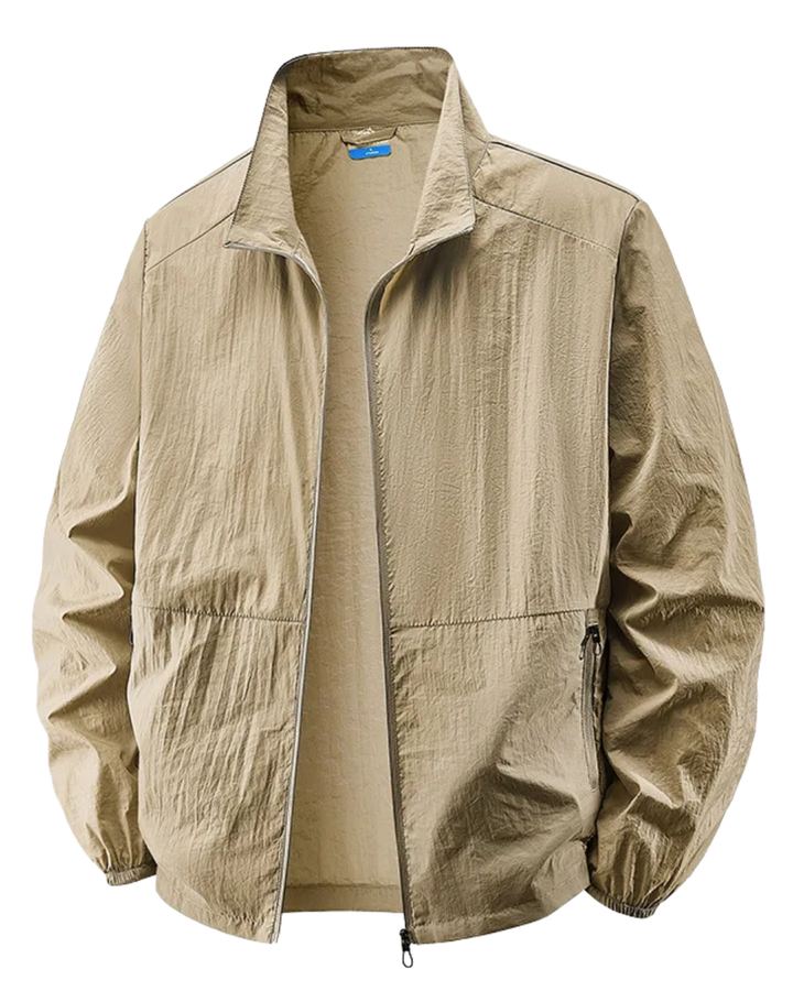 Casaco masculino leve preto com fecho, ideal para vestuário casual e conforto no dia a dia. Moda masculina versátil.