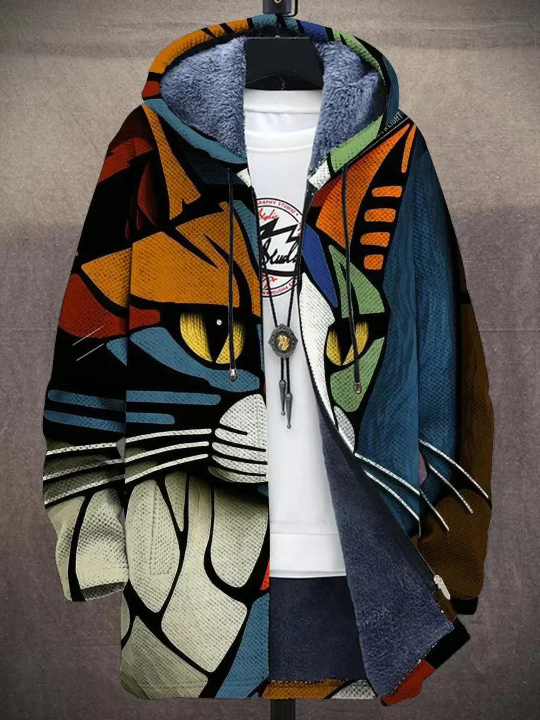 Cardigan feminino luxuoso Bronte, com estampa artística vibrante, garantindo conforto e estilo moderno.