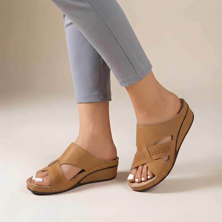 Sandálias femininas Oddette elegantes para o verão, com design de tiras e bico aberto. Estilo casual moderno.