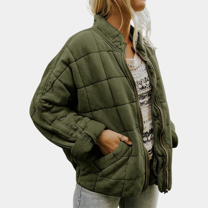 Jaqueta feminina acolchoada verde, elegante e confortável, ideal para outono e meia estação. Casaco versátil.