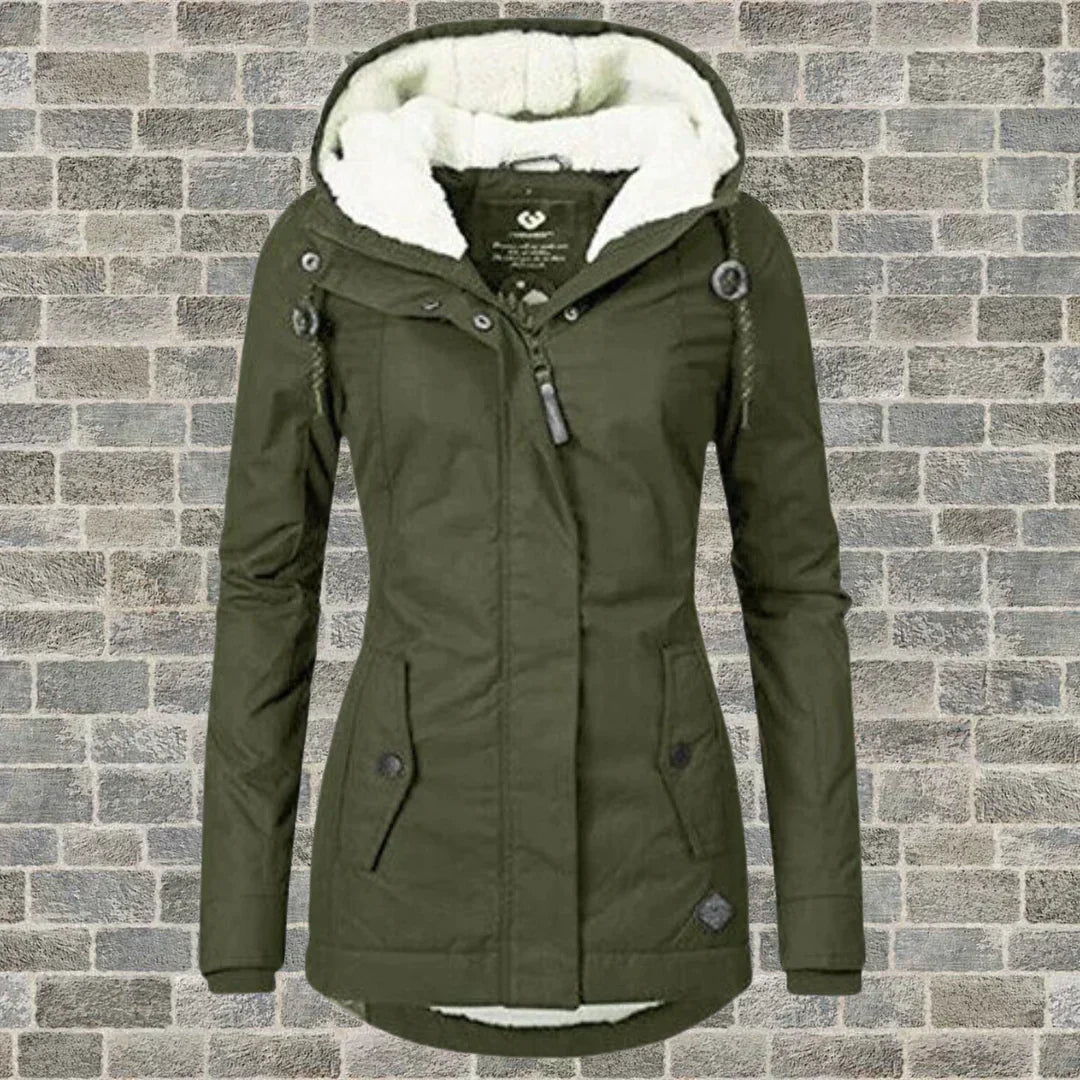 Casaco feminino de inverno com capuz, agasalho plissado para outono. Conforto e elegância em dias frios.