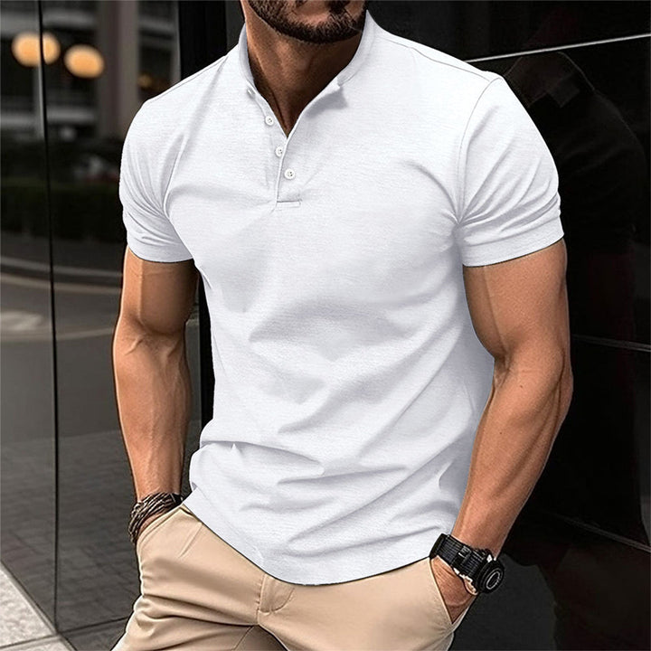 Camisa polo masculina com design moderno, tecido respirável. Perfeita para looks de verão com estilo e elegância.