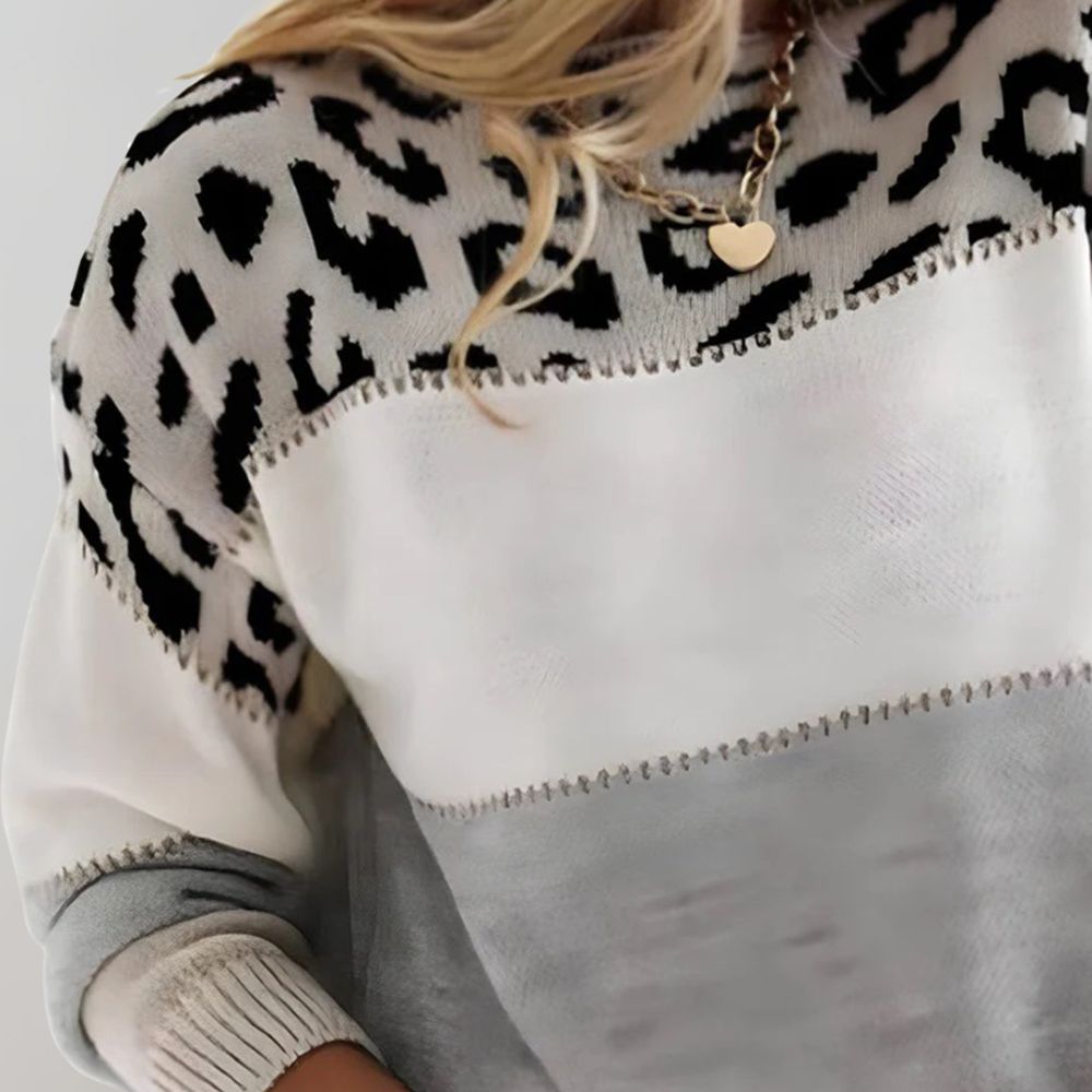 Suéter feminino de oncinha estampado, uma peça elegante e em tendência para moda casual de inverno.