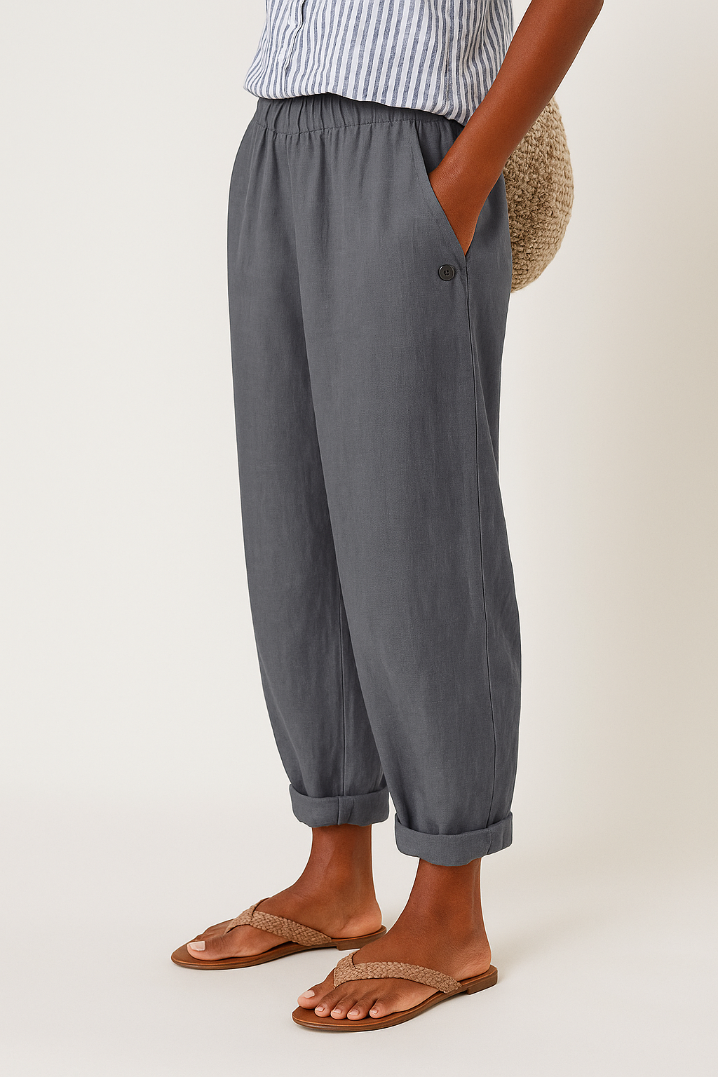 Calça feminina folgada com bolsos funcionais, estilo casual relaxed. Conforto e elegância para o dia a dia.