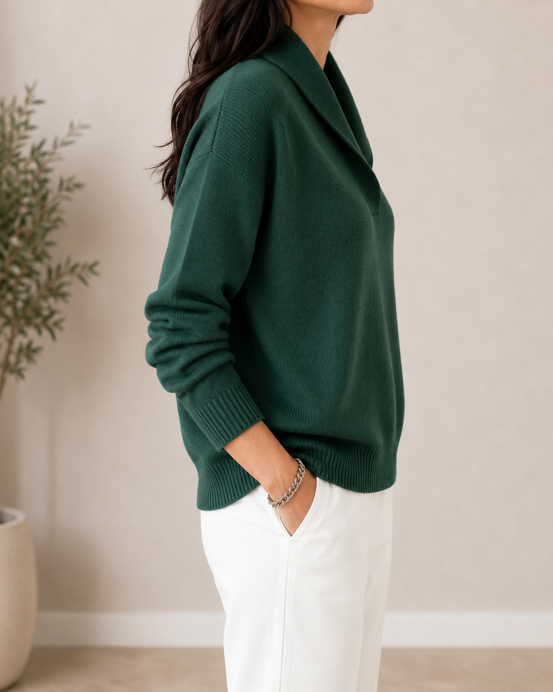 Pullover feminino macio decote V, roupa suave para máximo conforto diário.