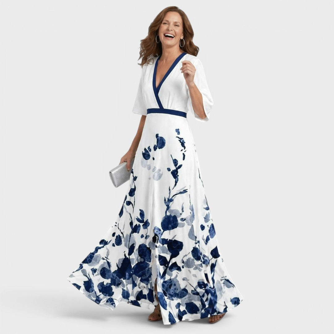 Vestido casual maxi halter de verão, com tecido fluido e estampa floral versátil.