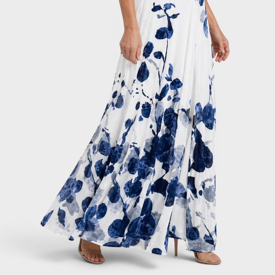 Vestido maxi halter floral elegante, versátil para festas ou um dia casual de verão.