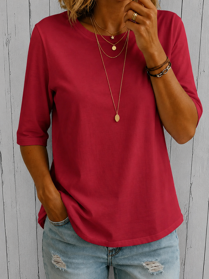 Camiseta casual feminina de meia manga, perfeita para o conforto no verão e momentos de lazer. Essencial.