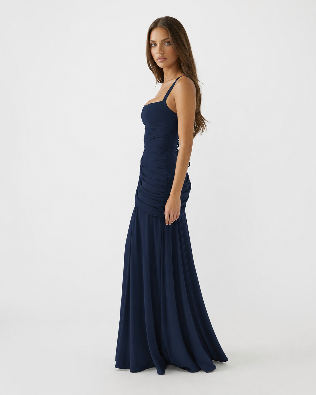 Vestido maxi amarelo, decote quadrado drapeado, confortável e ajustável para festas.