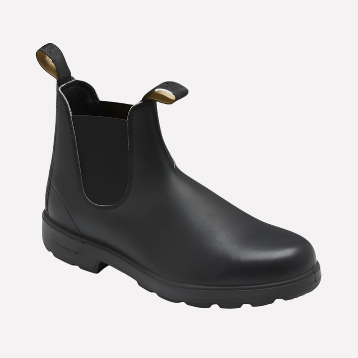 Botas Chelsea unissexo castanhas; design sem cordões para calçar facilmente e estilo casual clássico.