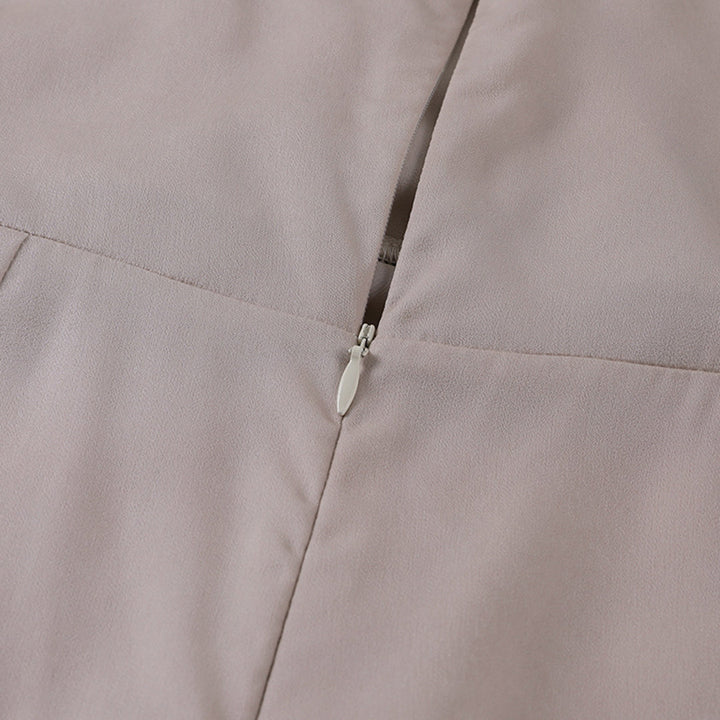Vestido feminino elegante, decote V, sem alças, ideal para eventos de verão à noite.