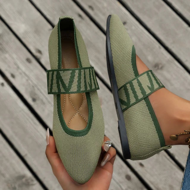 Sapatos femininos Faeryn de salto baixo para elegância e conforto, ideais para o trabalho ou eventos casuais.