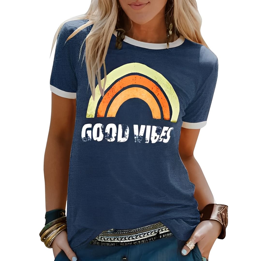 Camiseta feminina azul, versátil para moda casual de verão. Conforto e estilo para o dia a dia.