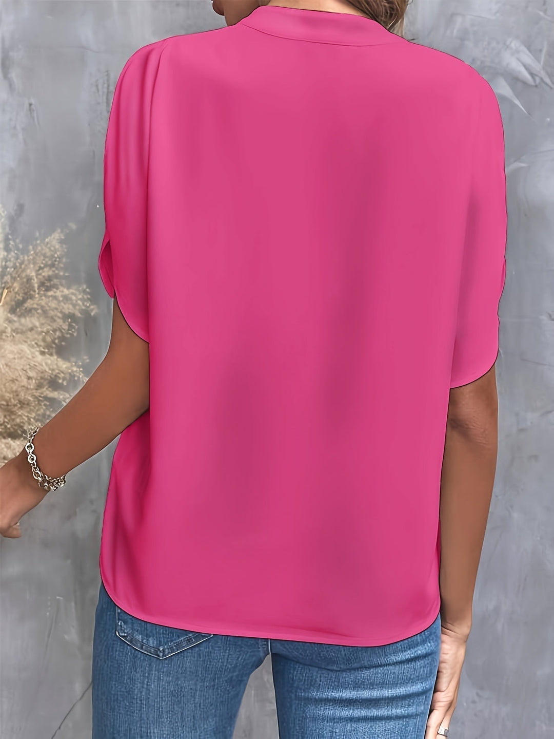 Blusa feminina elegante com design leve, perfeita para um look fresco de primavera.
