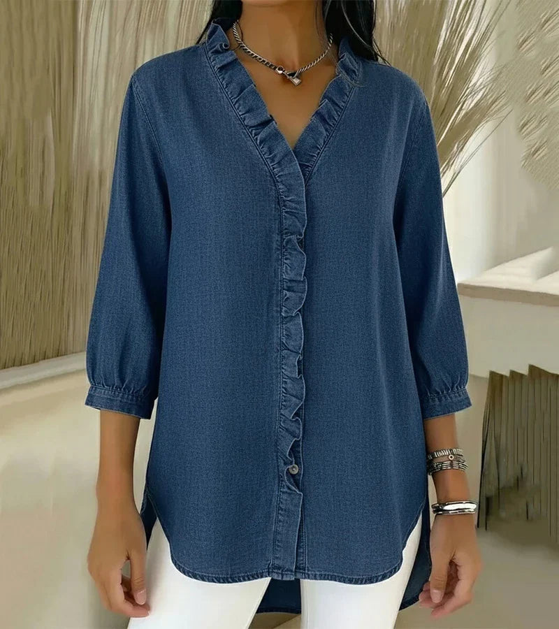 Blusa feminina fluida com decote V e volante, ideal para primavera/verão. Conforto e estilo casual.