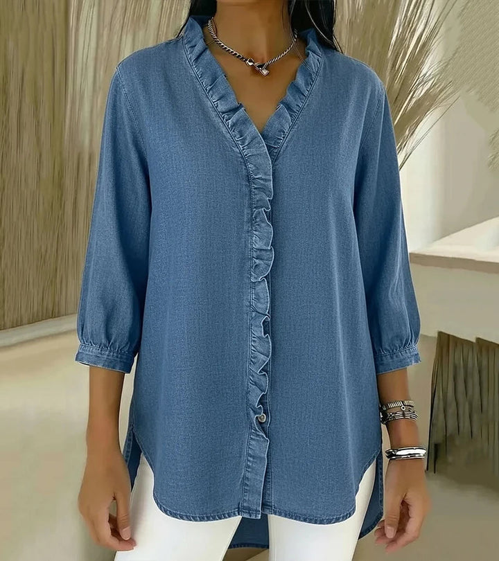 Blusa de verão fluida feminina, com decote V e volante. Peça versátil para um look elegante e leve.