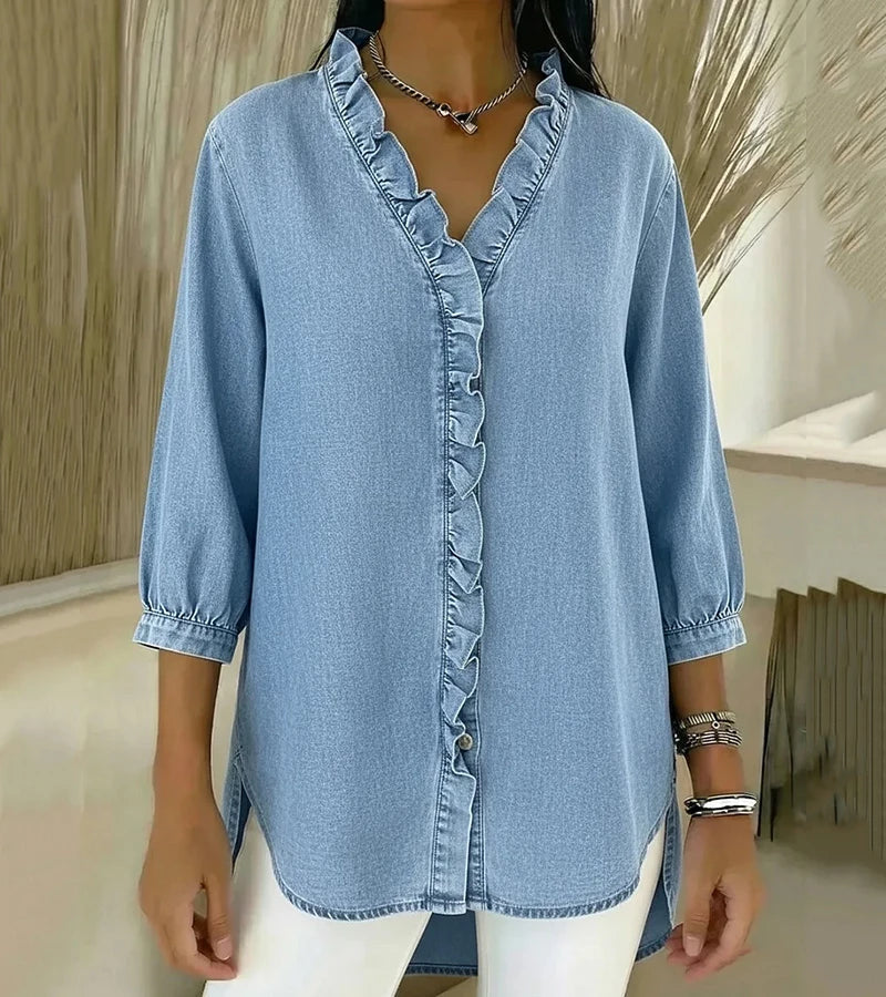 Blusa feminina fluida com decote V e volante. Roupa confortável e elegante para o verão.