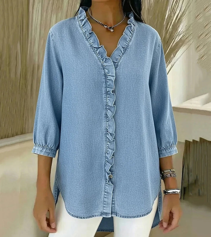 Blusa feminina fluida com decote V e volante. Roupa confortável e elegante para o verão.