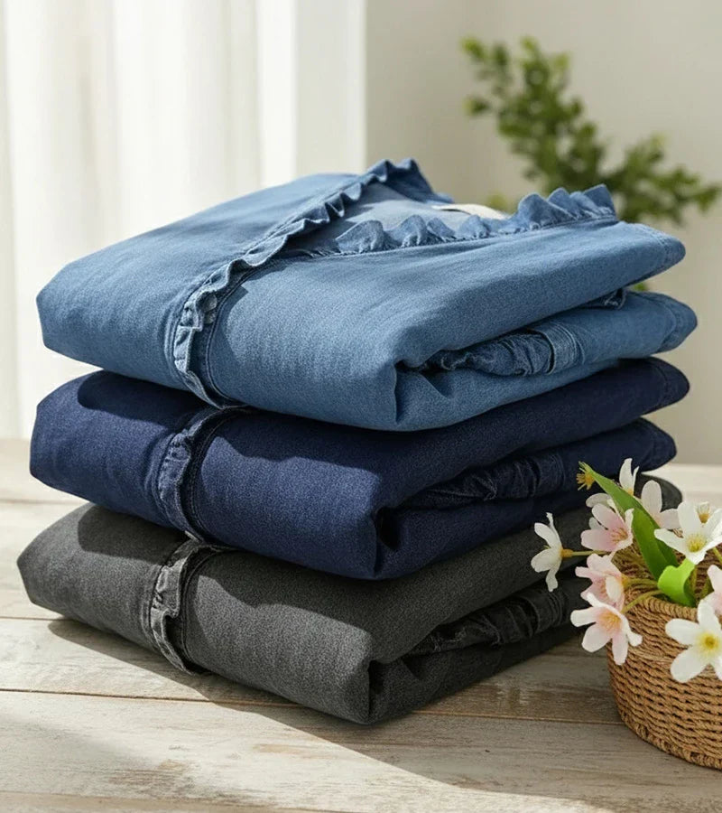 Blusa feminina fluida, decote V e volante. Estilo elegante e versátil, perfeita para o verão e primavera.