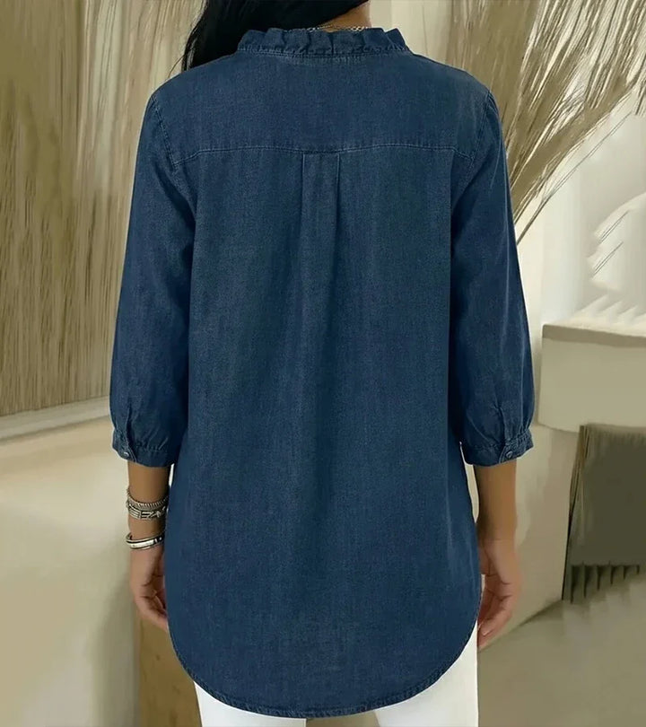 Blusa fluida feminina com decote V, volante. Versátil e confortável para o dia a dia e momentos casuais.