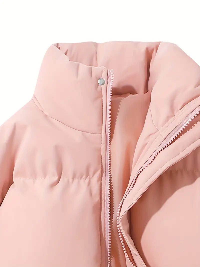 Agasalho de inverno feminino, acolchoado e com capuz, para proteção e moda no frio.