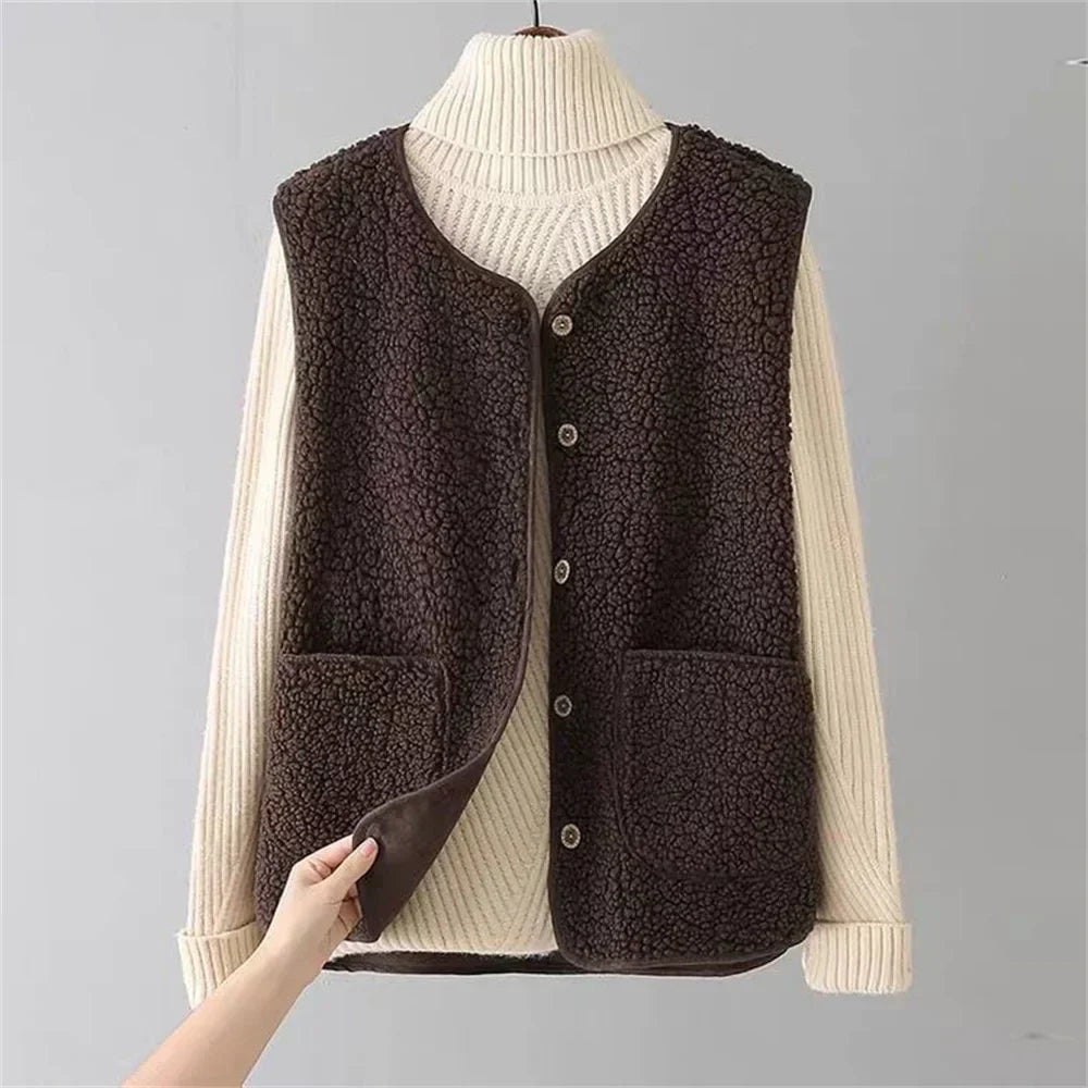 Suéter feminino de inverno com botões, casual e confortável. Roupa feminina de outono.