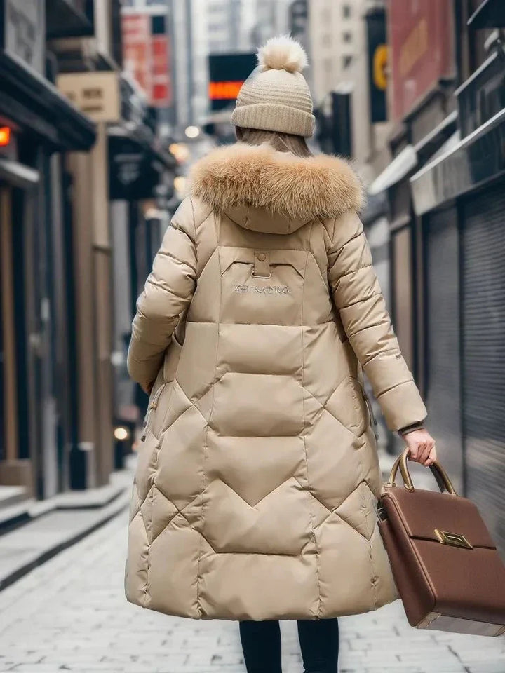 Casaco feminino estiloso e quente para inverno, design italiano. Conforto e tendência em uma peça.