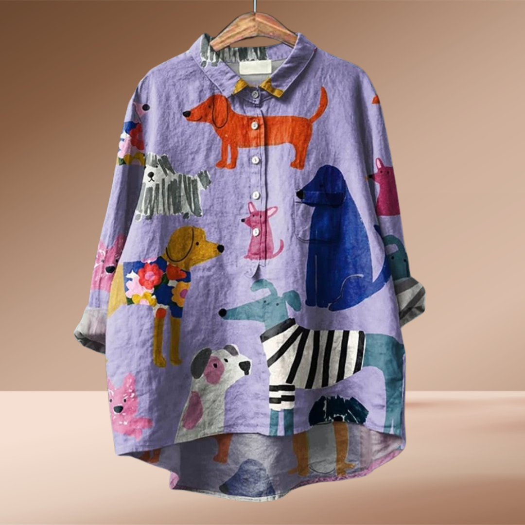 Blusa feminina manga longa com estampa de cachorro alegre e colorida, perfeita para um look casual confortável.