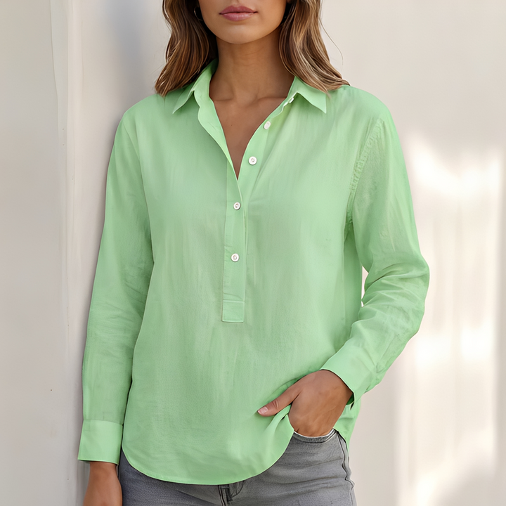 Camisa feminina casual e elegante, com gola V e punhos, para o verão. Roupa de mulher versátil e cheia de estilo.