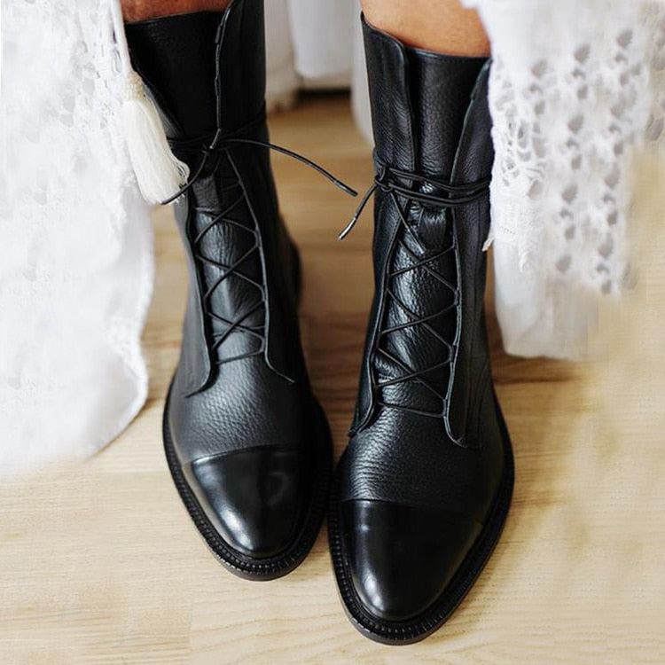 Botas femininas de salto alto pretas, elegantes e confortáveis, perfeitas para moda inverno e ocasiões especiais.