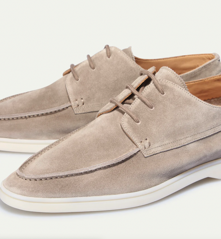 Mocassins masculinos clássicos, perfeitos para o homem elegante que busca conforto e durabilidade.