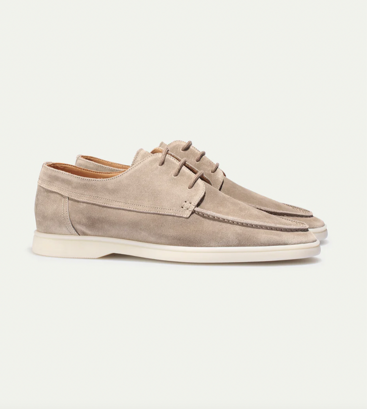 Mocassins masculinos em diversas cores, elegância e conforto para sapatos de verão versáteis.