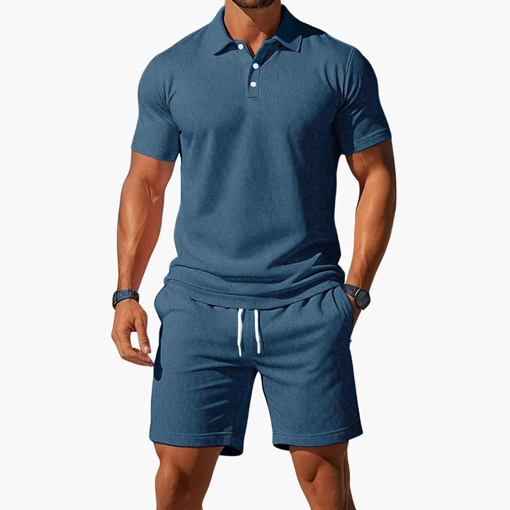 Conjunto masculino casual para o verão, com polo estilosa e bermuda confortável, ideal para o dia a dia.
