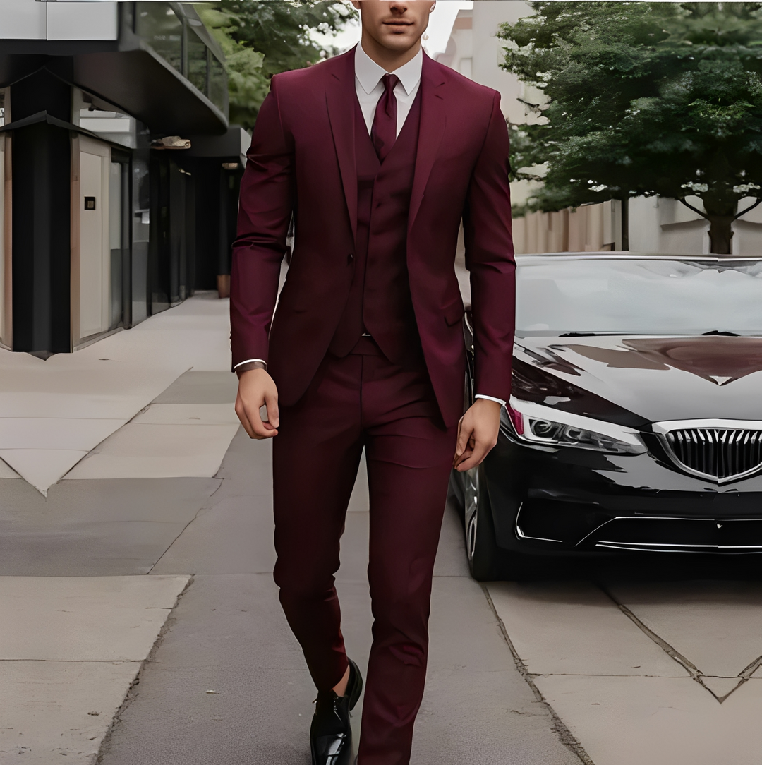 Terno formal masculino slim fit de três peças, elegante para casamentos e negócios.