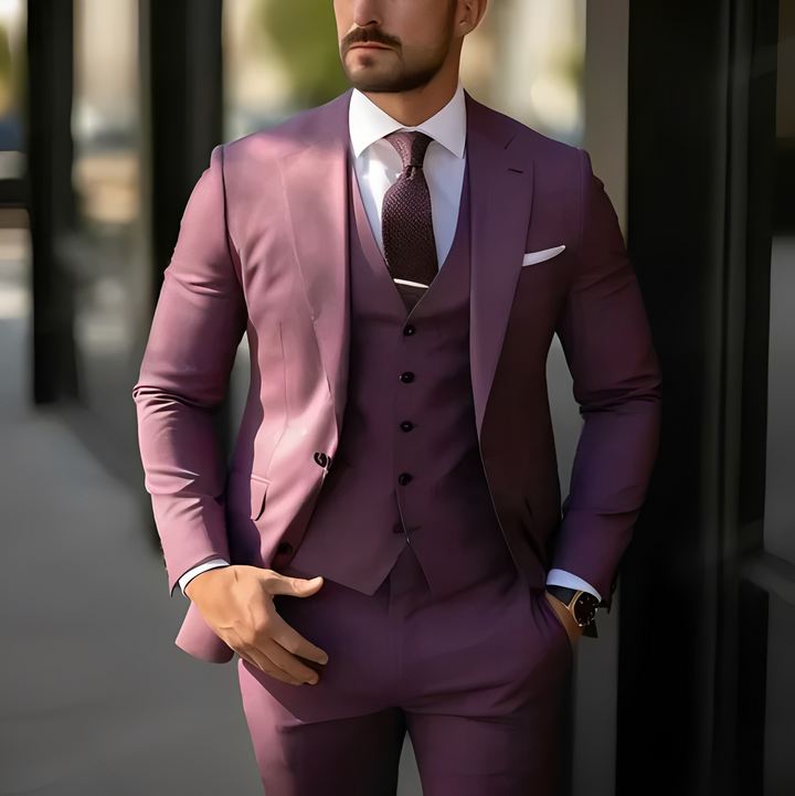 Terno rosa masculino slim fit de três peças, elegante e moderno para eventos especiais.