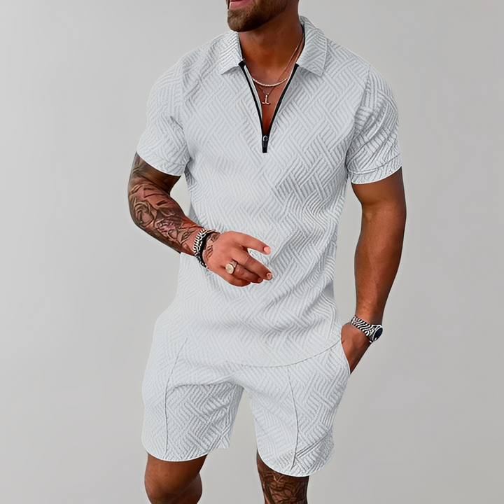 Roupa de verão masculina casual, conjunto de shorts e camiseta para um look confortável e descontraído.
