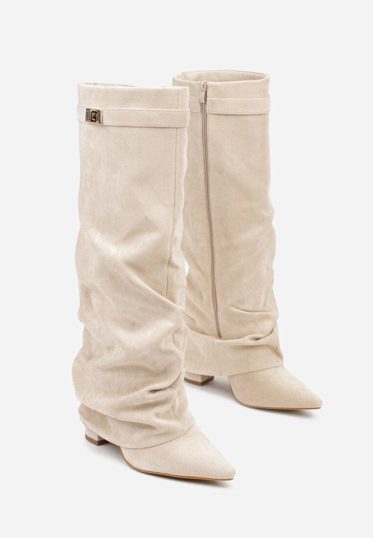 Bota slouch elegante, salto baixo confortável, bico pontiagudo, moda feminina versátil.