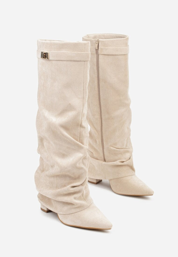 Bota slouch elegante, salto baixo confortável, bico pontiagudo, moda feminina versátil.