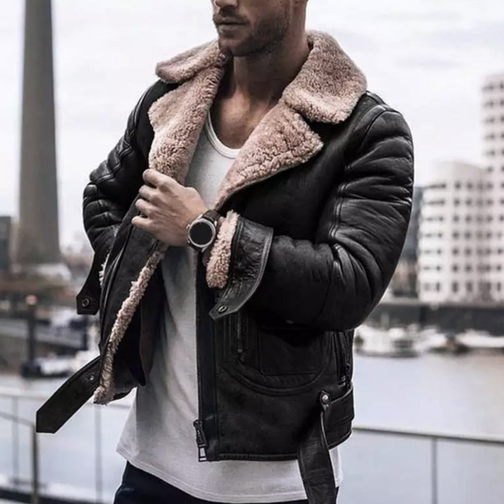 Jaqueta de inverno masculina elegante, preta, com gola alta, ideal para proteção do frio e estilo na moda masculina.