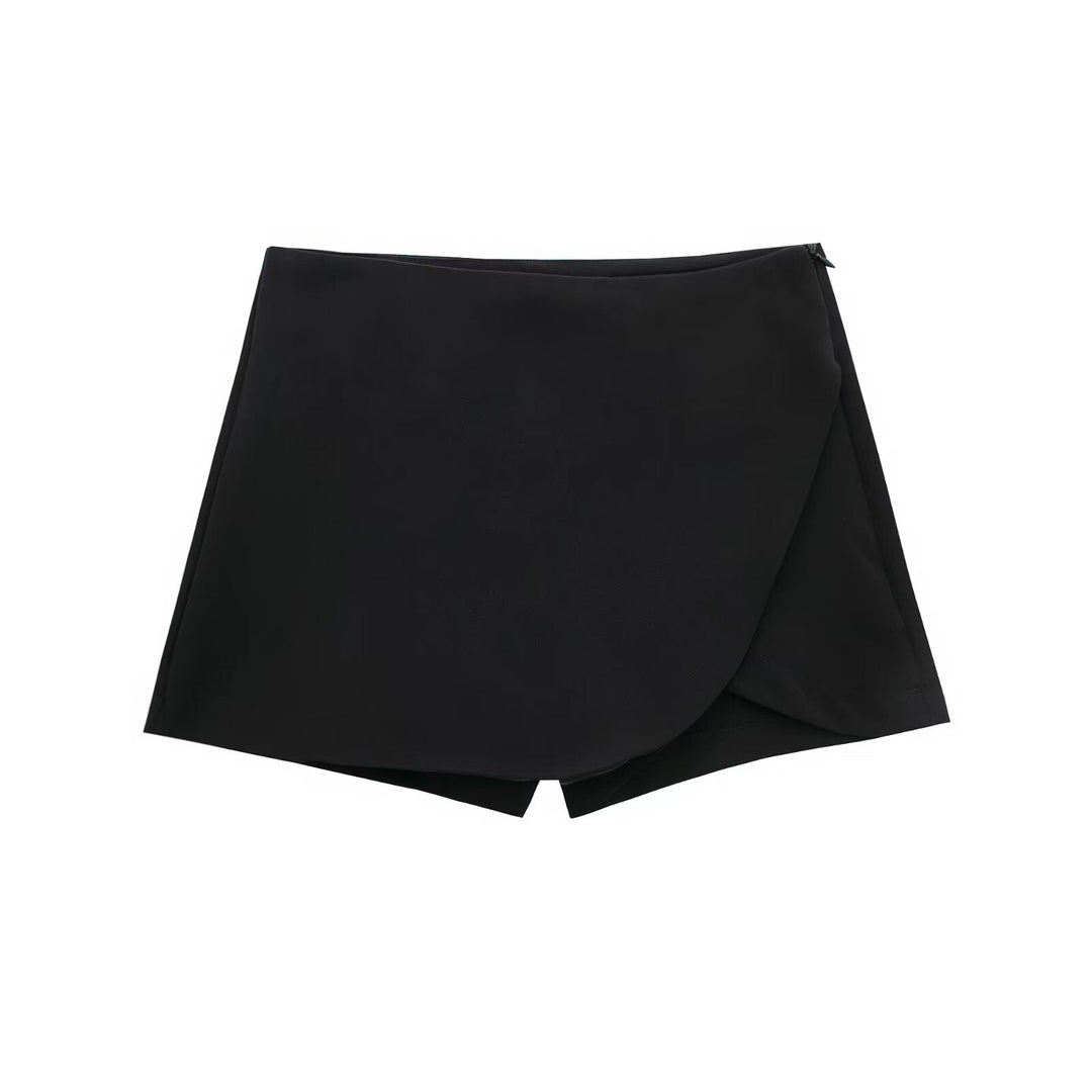 Saia Curta Feminina bege, cintura alta e calção integrado. Um toque elegante para seu estilo.