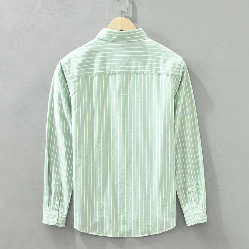 Blusa feminina listrada para moda praia, verão e estilo casual. Design elegante, leve e confortável.